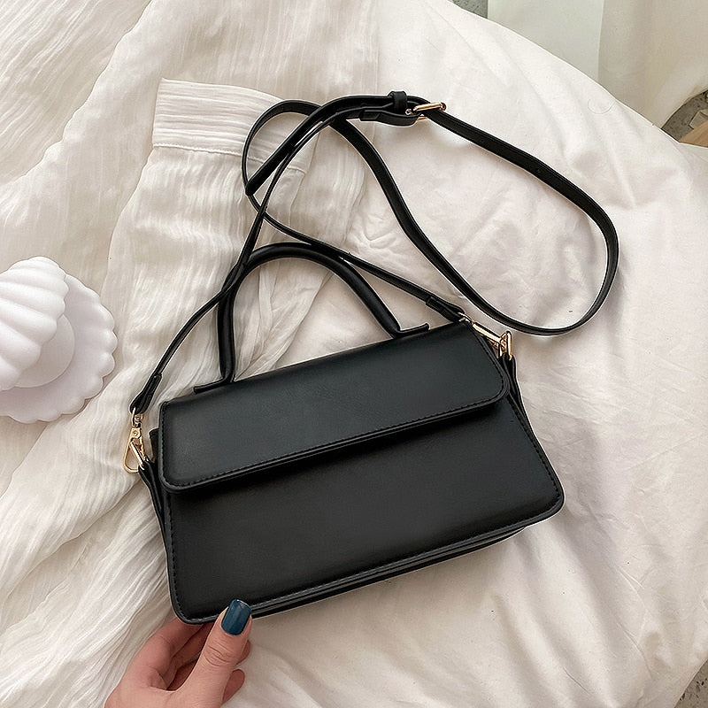 Bolsa Feminina de mão Bau Preta Luza Belevita